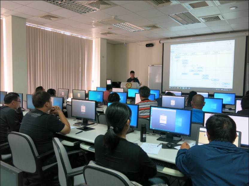 圖2. 每年辦理蔬菜育苗智慧化生產管理系統實機操作教育訓練，參加者達124人次