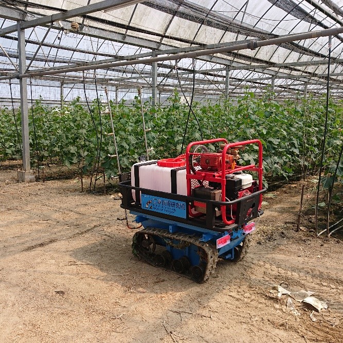 圖一、智慧化噴藥車履帶式底盤，迴轉順暢不易翻車